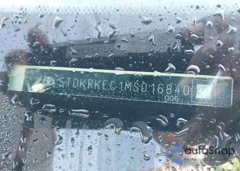 2021 Toyota Sienna Le z USA, uszkodzony, nr VIN 5TDKRKEC1MS016840